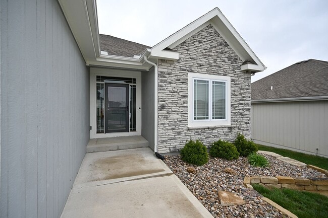 Building Photo - 7465 NW Douglas Ct