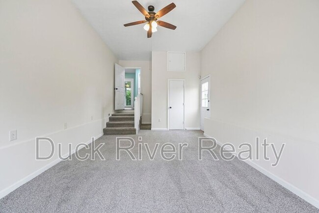 Building Photo - 1712 University Dr