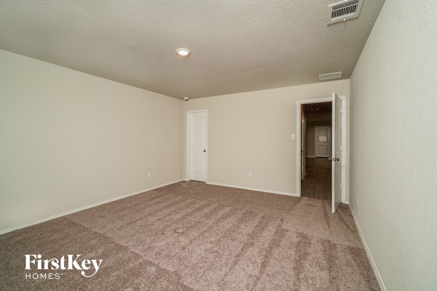 Building Photo - 10767 Prusiner Dr