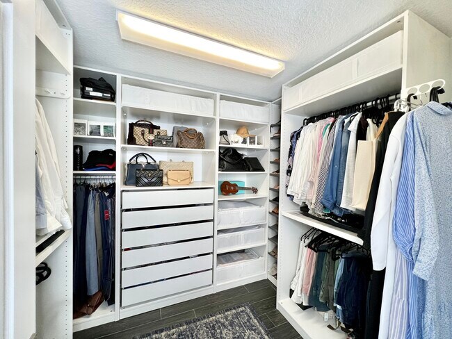 Building Photo - 5120 Bridge St