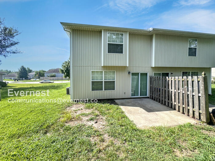 Building Photo - 1300 NW Willow Dr