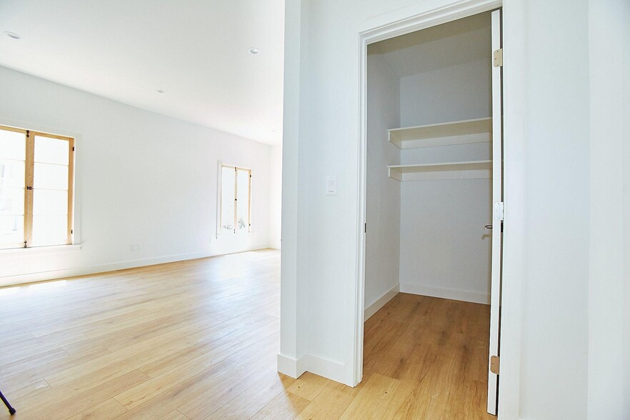 Storage Room - 428 N Orange Grove Ave