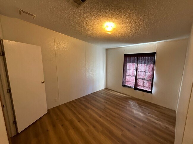 Building Photo - 4234 Shamrock Rd
