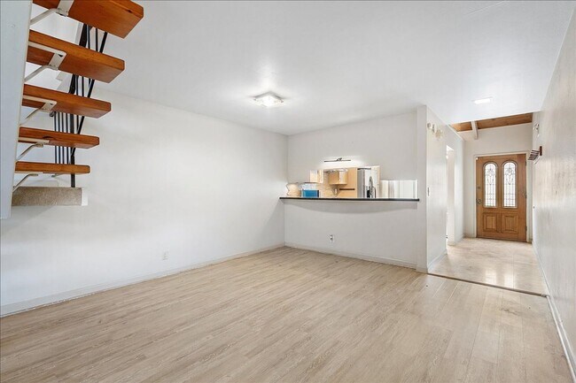 Building Photo - 2063 Whitehall Pl