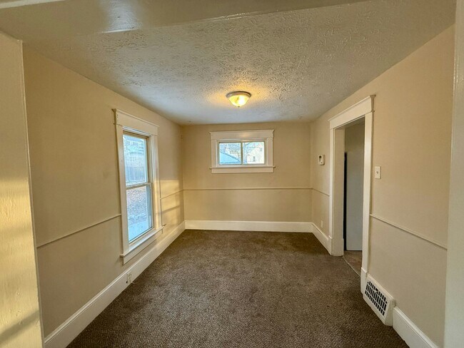 Building Photo - 2157 10th St SW