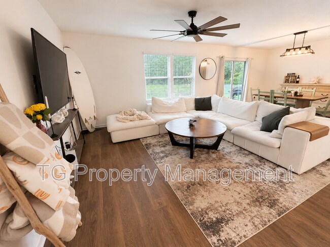 Building Photo - 348 Orellana Rd