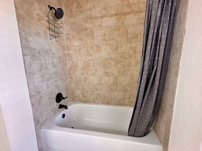 Building Photo - Spacious 4 Bed in Deer Creek