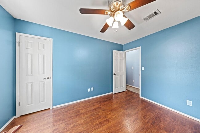 Building Photo - 4519 Parkwood Ln