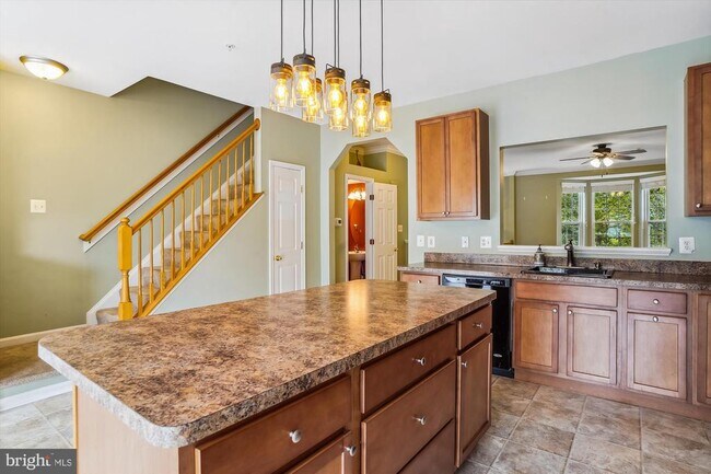 Building Photo - 152 Fieldstone Ct