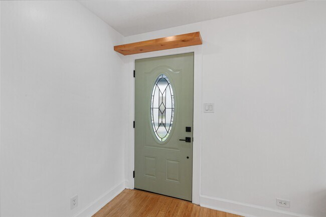 Building Photo - 320 Coronado St