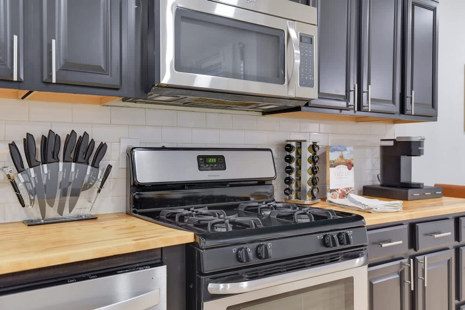 Building Photo - 1255 Raum St NE