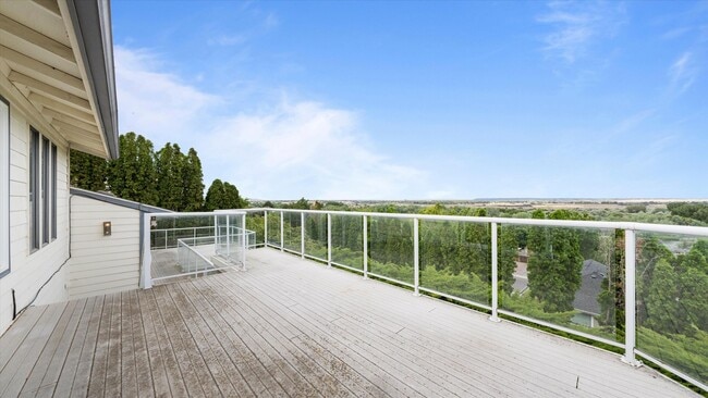 Building Photo - Spacious 4-Level Home with Panoramic Views for Lease – Hills West, South Richland – $2,800/mo