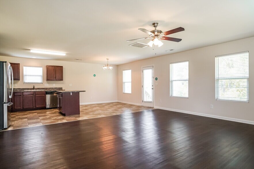 Building Photo - 52 Badger Pass Dr