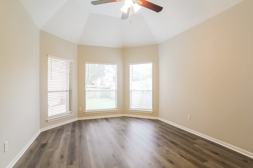 Building Photo - 6615 Bluebottle Ln