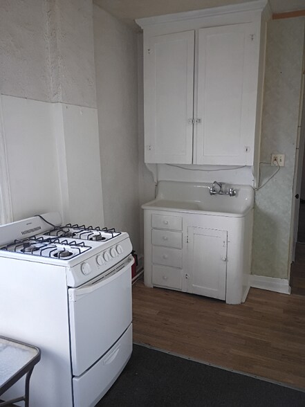 Building Photo - 230 S 6th St