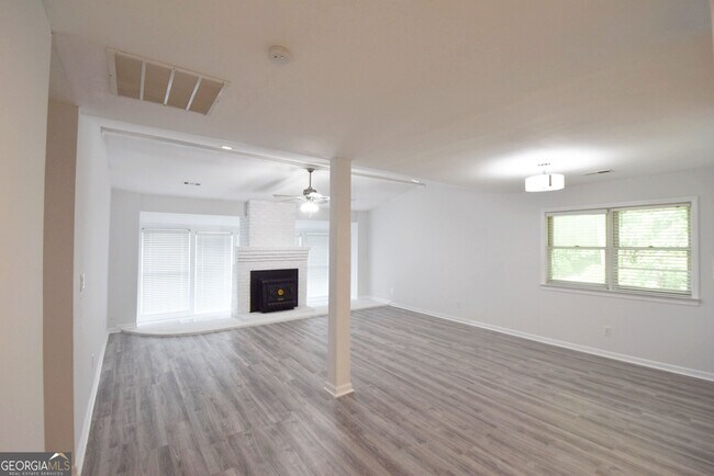 Building Photo - 98 Woodvalley Dr