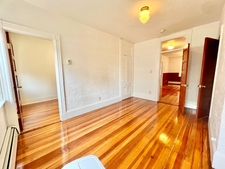 Building Photo - 9 Thacher Ct