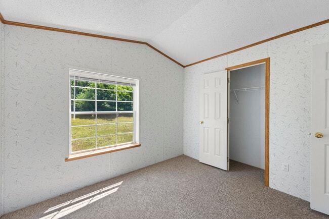 Building Photo - 826 New Hampshire Rte 175