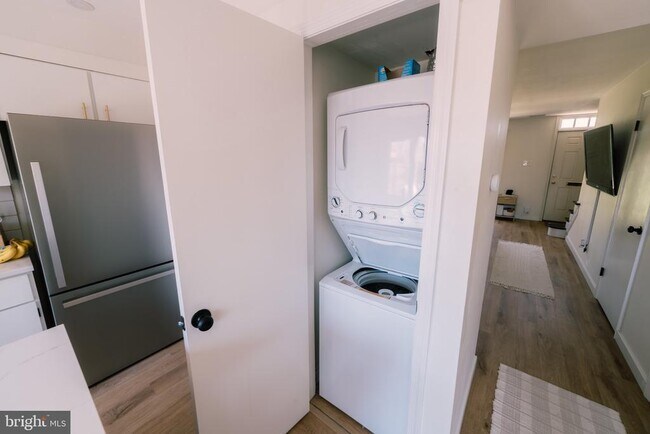 Building Photo - 126 Albemarle Dr