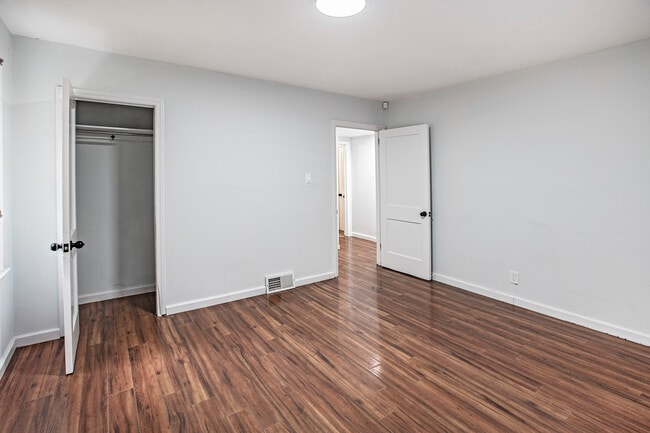 Building Photo - 16 W Linden Ave