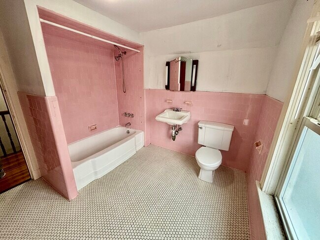 Building Photo - 19 Forest Ave