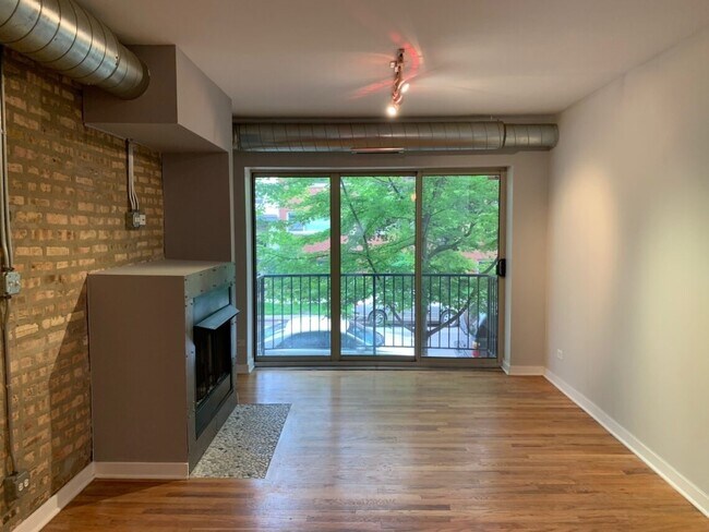 Building Photo - 7508 N Damen Ave