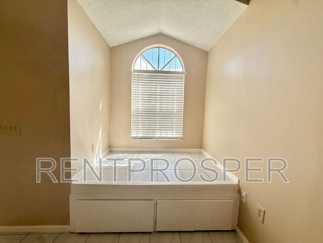 Building Photo - 3604 Spring Land Dr