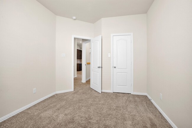 Building Photo - 223 Shoreview Dr