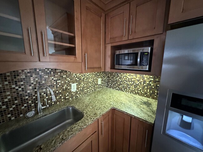Building Photo - 2 Bd 1 Bath in Marmalade Square Condos