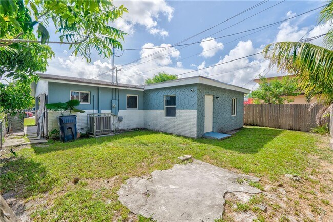 Building Photo - 538 NW 18th Ave