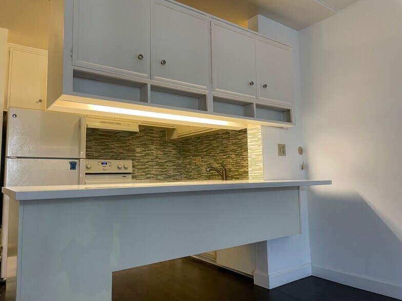 Building Photo - 320 S Gramercy Pl