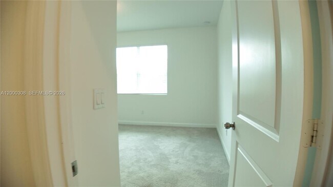 Building Photo - 4612 Hollister Ave