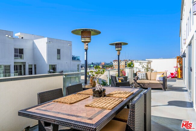 Building Photo - 4215 Glencoe Ave