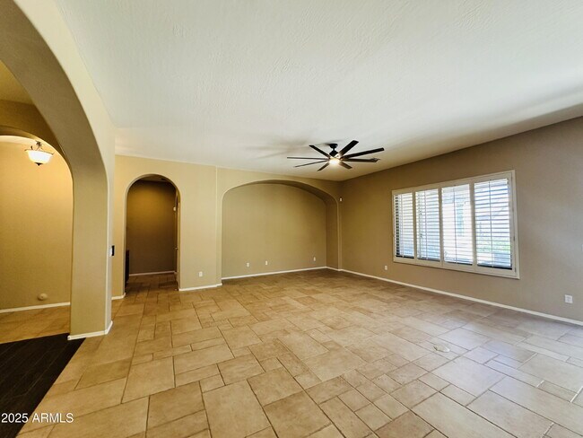 Building Photo - 2720 E Hazeltine Way
