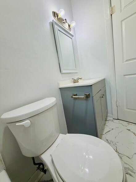 Building Photo - 1735 Green St