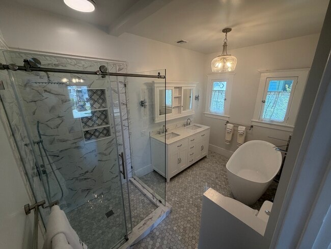 Master Bath 3 On Suite - 713 S Bronson Ave
