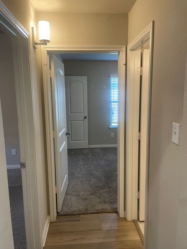 Building Photo - 7809 Montclair Dr