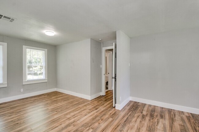 Building Photo - 3901 McKinney Dr