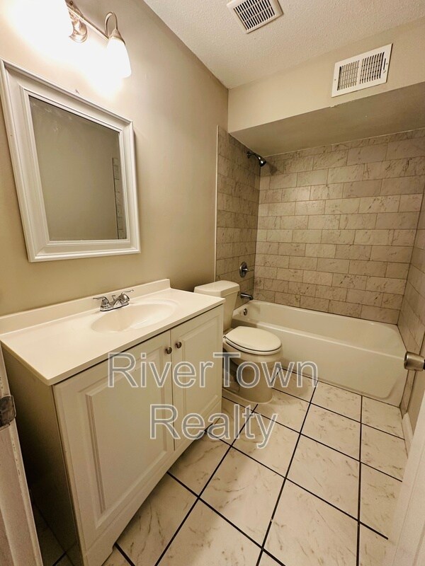 Building Photo - 5392 Elmhurst Ave