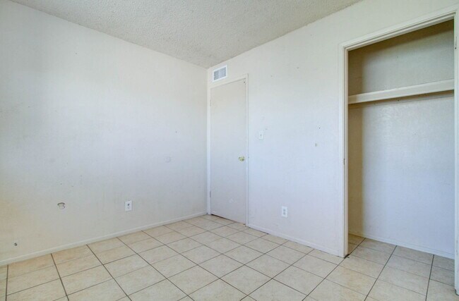 Building Photo - 373 N Williams St