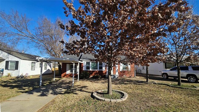 Building Photo - 721 Proctor Pl