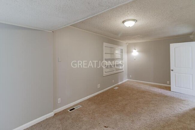 Building Photo - 310 Brown Pl