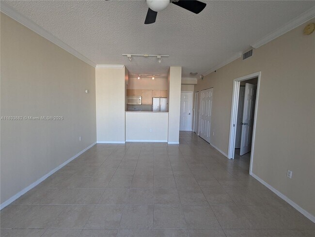 Building Photo - 616 Clearwater Park Rd