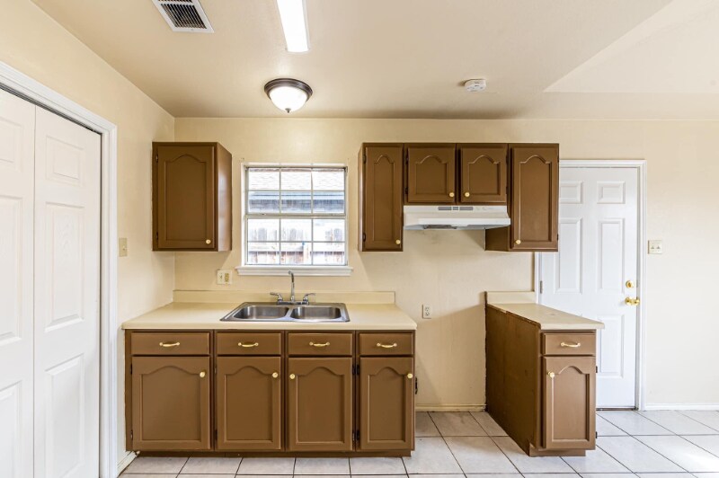 Building Photo - 604 Gage Loop