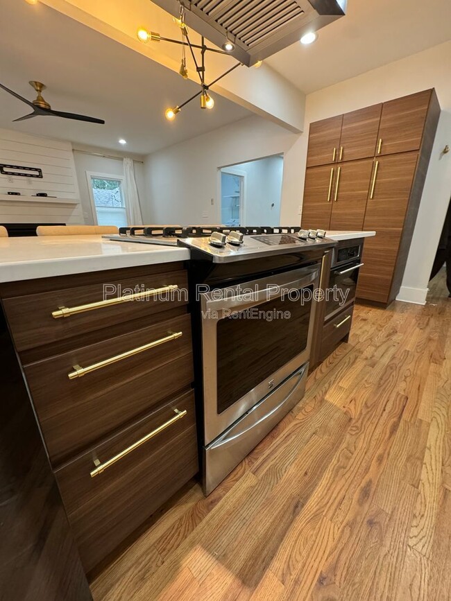 Building Photo - 150 Dahlgren St SE