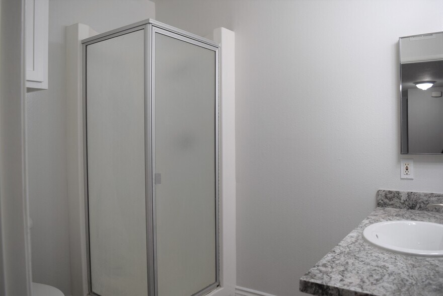 Guest Bathroom - 16042 Waikiki Ln