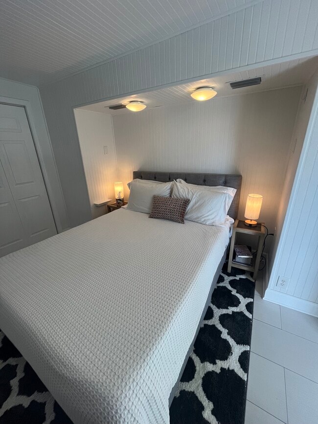 Bedroom - 828 White St