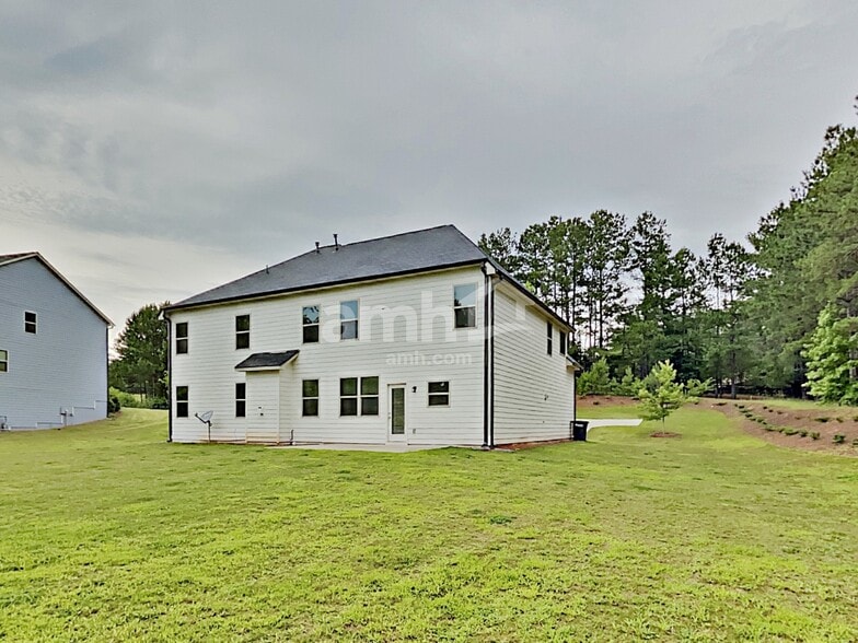 Building Photo - 1084 Adams Haven Bend
