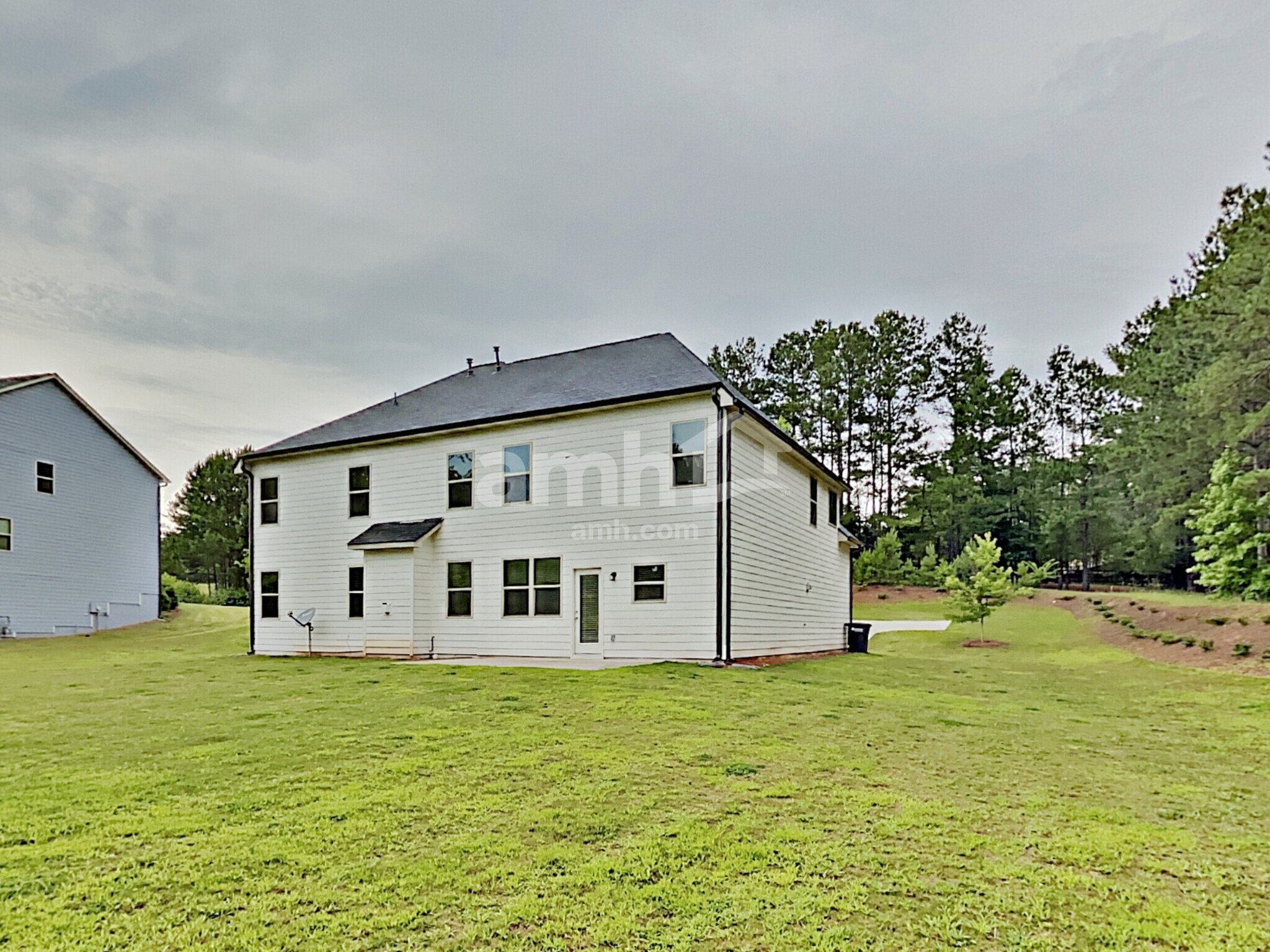 Building Photo - 1084 Adams Haven Bend