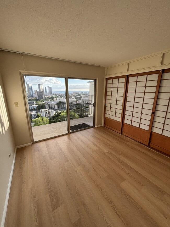 Building Photo - 625 Iolani Ave